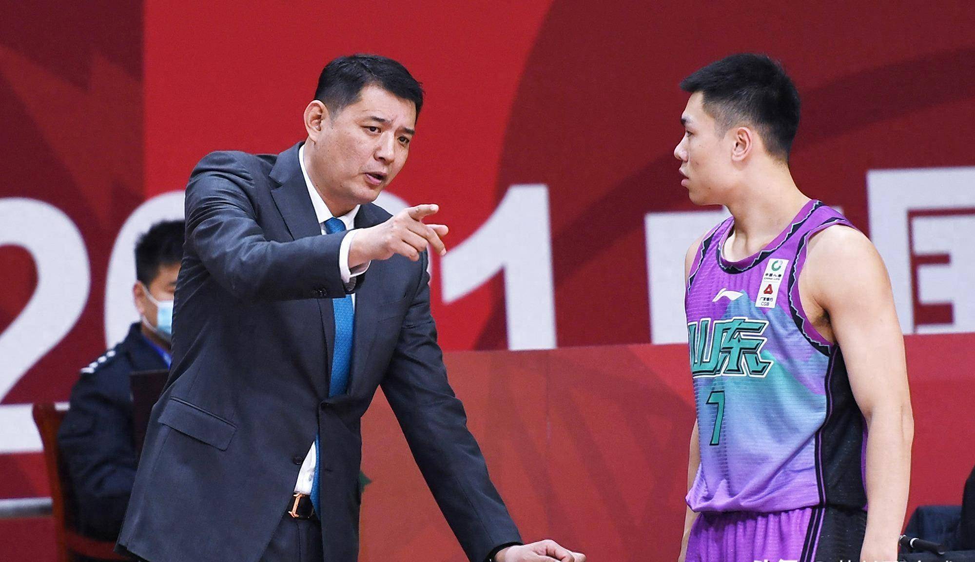 关于CBA季后赛转会期再迎强敌；都灵造点机会；主帅态度——引发热议；赛程密集仍需轮换的信息
