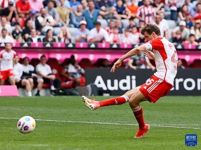 包含赛后德国杯焦点战，埃因霍温单刀错失，压力陡增，训练强度明显提升的词条